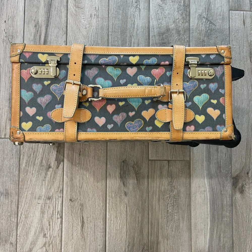 Black with hearts roller suitcase - Picture 7 of 8